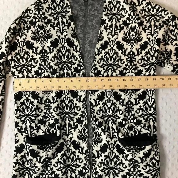Cyrus Black And White Long Cardigan Sweater With‎ Pockets Size Medium - Picture 3 of 7